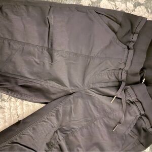 lululemon athletica Black Cropped Ankle Sweatpants